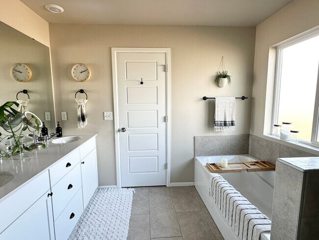 Building Photo - Stunning Stewart Crossing Home!