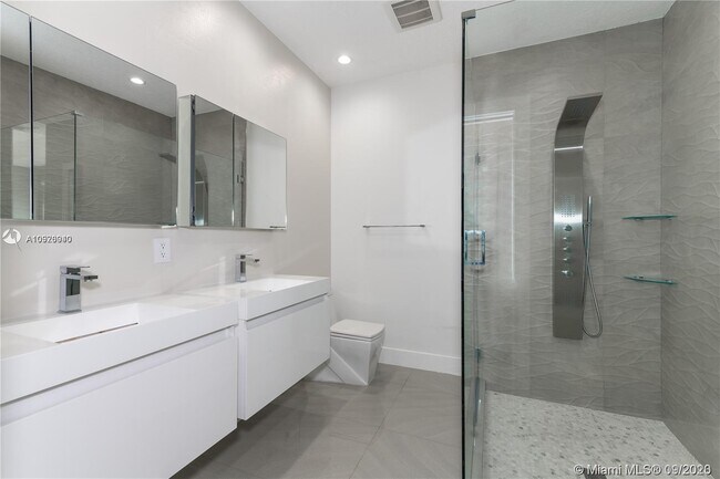 Building Photo - 15438 SW 23rd Ln