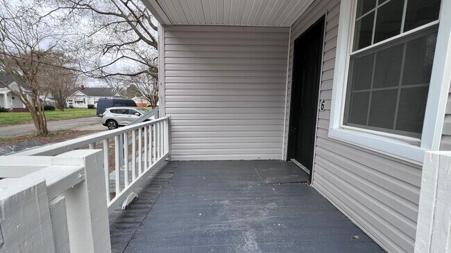 Building Photo - 1707 Holladay St