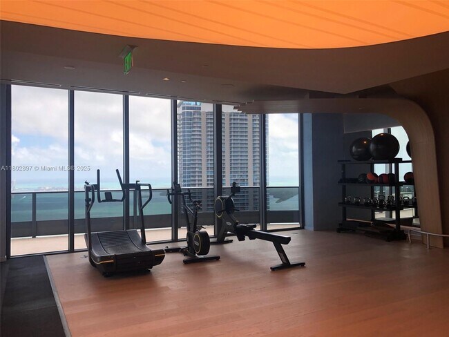 Building Photo - 1000 Brickell Plaza