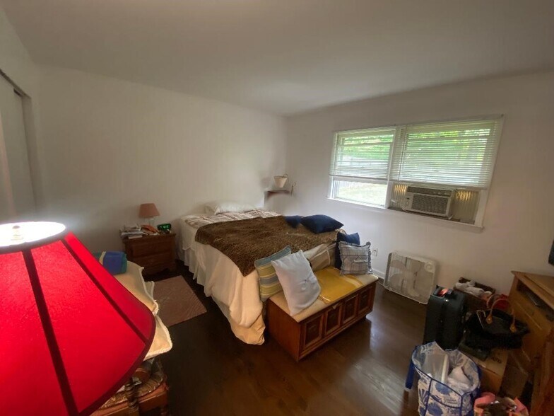 Large Bedroom - 6 Borman Dr