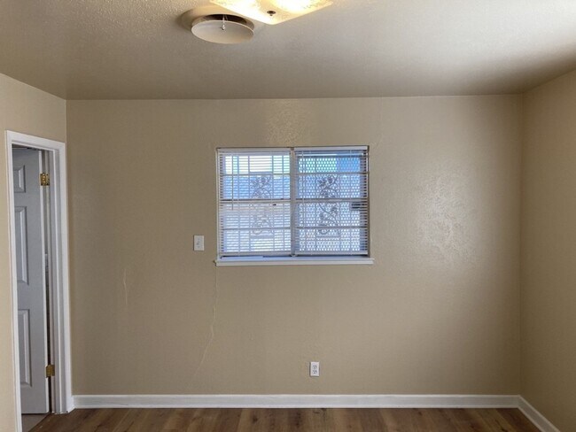 Building Photo - 1814 Crestridge Dr