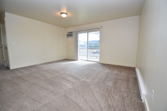 Building Photo - Centrally Located Second Floor 2b w/ Priva...