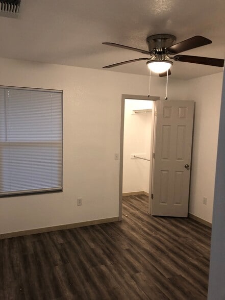 Building Photo - 3393 Green Briar Cir