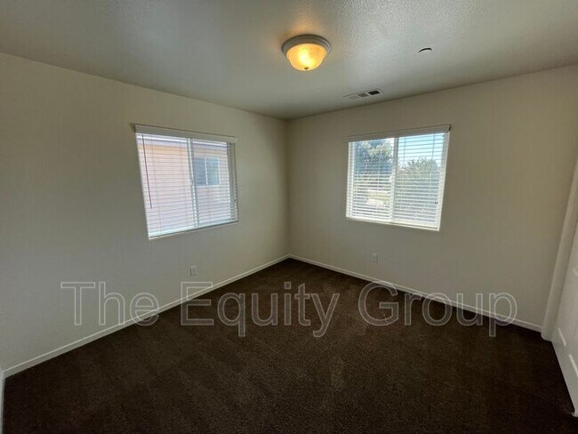 Building Photo - 2133 W Lark Ave