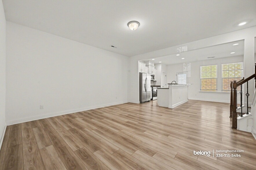 Building Photo - 2100 Solana Wds Dr