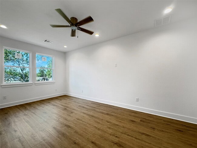 Building Photo - 5427 Bellfort Ave