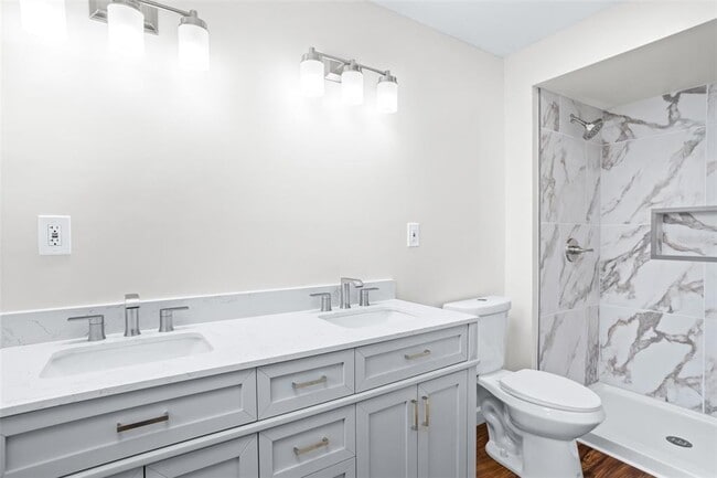 Building Photo - 516 Baxter St