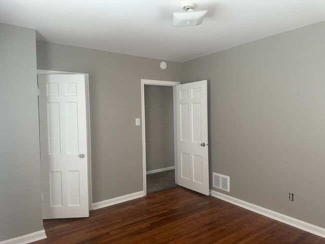 Building Photo - Three bedroom house with garage