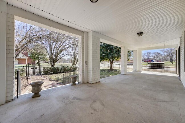 Building Photo - 134 S Hatton