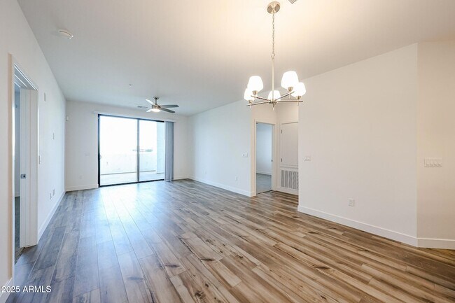 Building Photo - 2511 W Queen Creek Rd