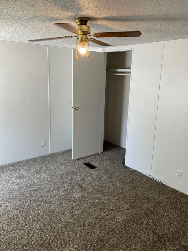 Building Photo - Tall Pine MHP Units 22-30