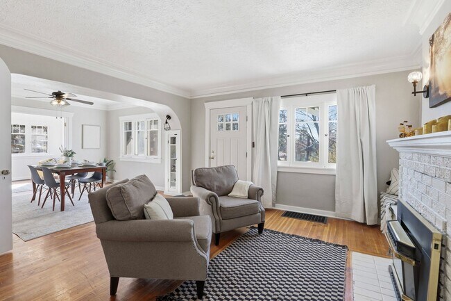 Building Photo - 3402 W Kiernan Ave