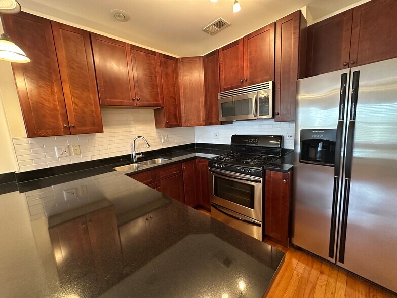 Building Photo - 6309 N Albany Ave