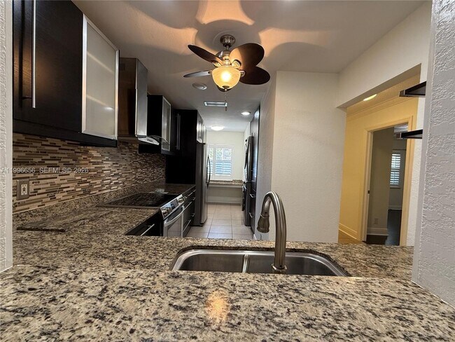 Building Photo - 3015 SW 20th Terrace