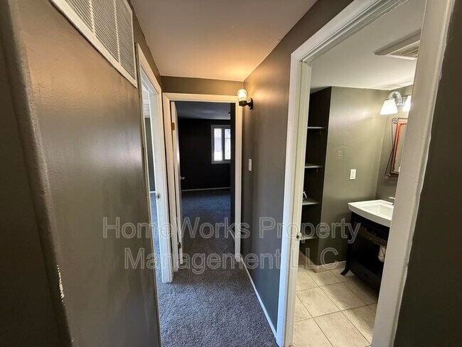 Building Photo - 554 West Ct