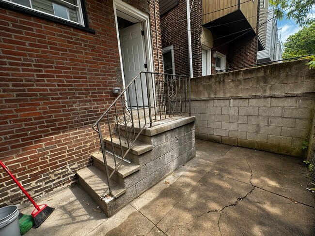 Building Photo - 2336 Mountain St