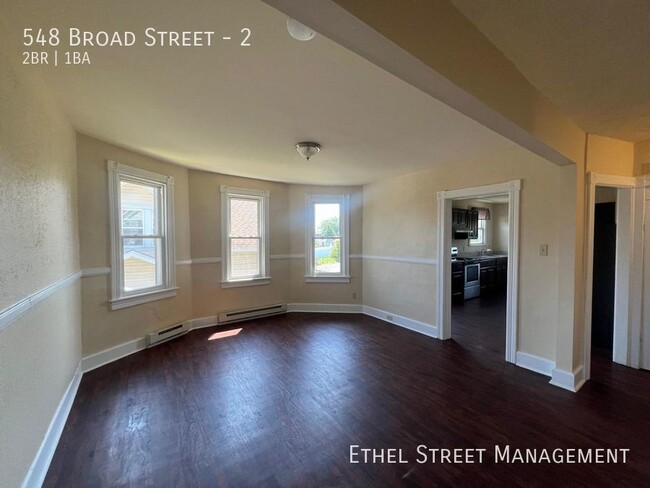 Building Photo - Newly-Updated Two Bedroom Apartment in Naz...