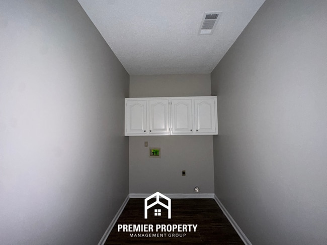 Building Photo - Massive 4BR/2.5BA Executive Home in Berryhill Farms | Cul-de-Sac & 3,300+ Sq Ft