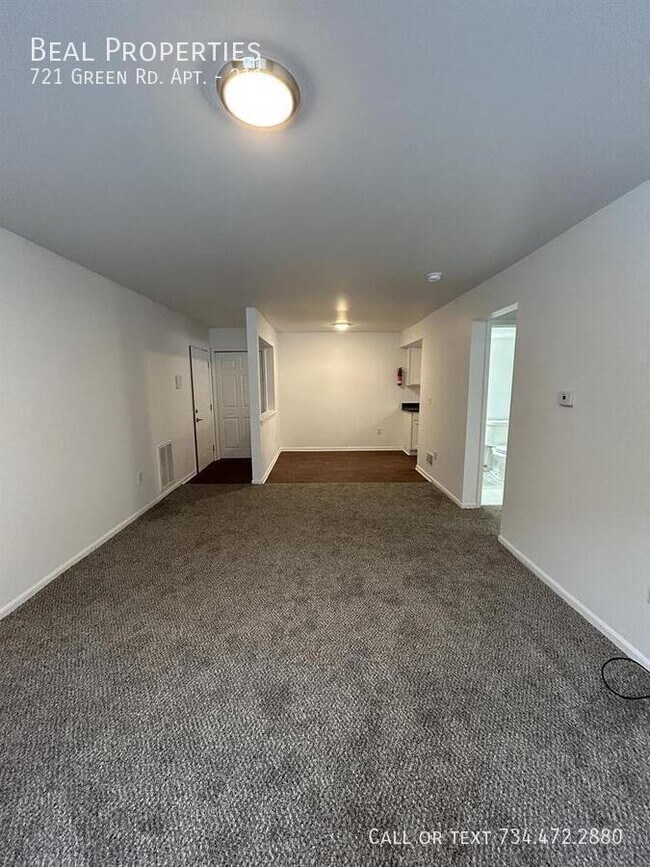 Building Photo - 721 Green Rd