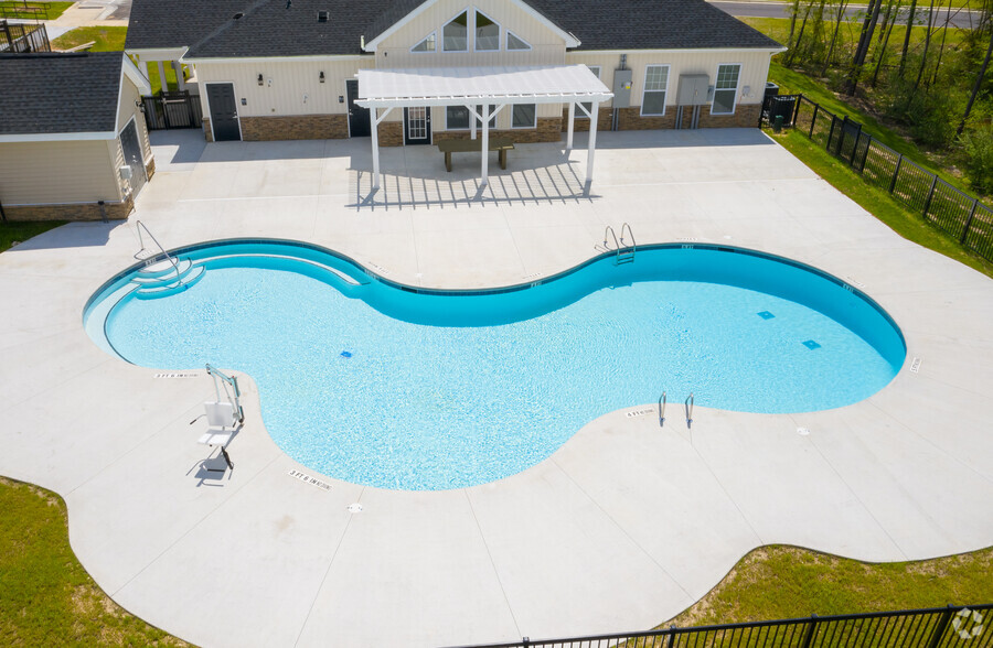 Pool - Sunnybrook Pointe