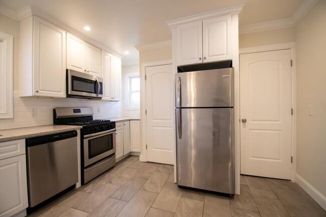 Building Photo - 3159 Milburn Ave