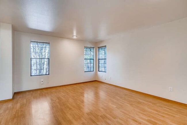 Building Photo - 8621 137th Ave NE