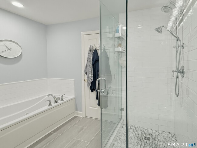 Building Photo - 570 Danbury Rd