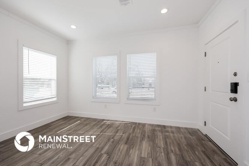 Building Photo - 1605 Daniel St