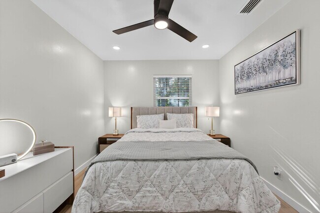 Building Photo - 800 Tropic Isle Dr