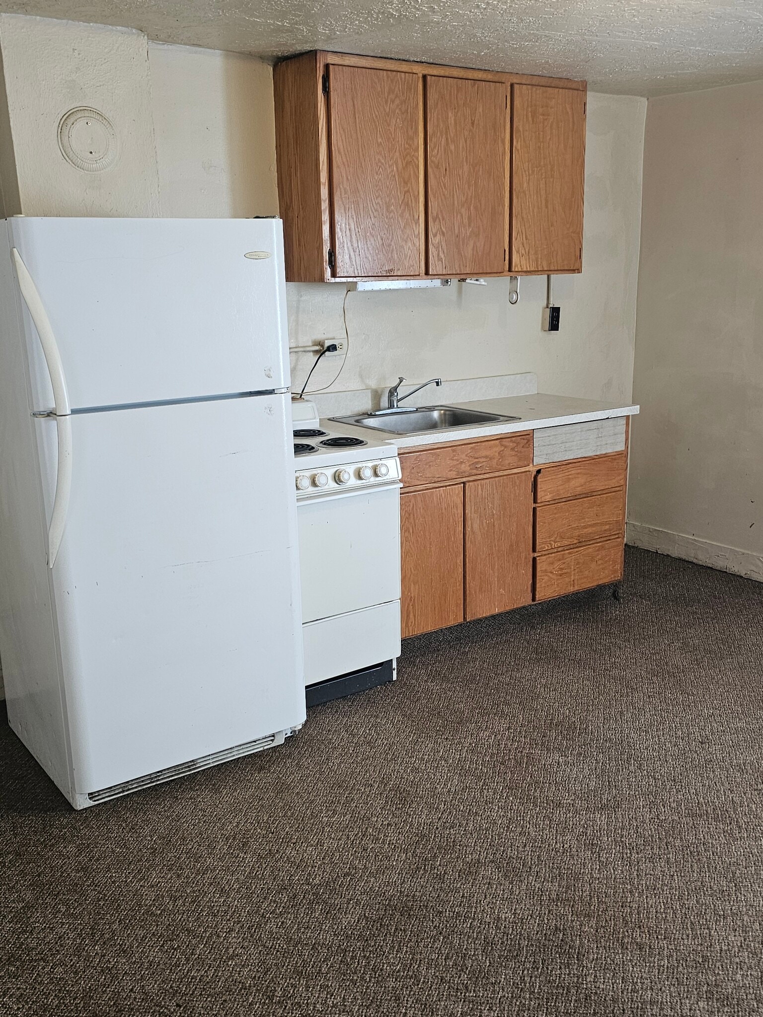 Building Photo - 393 S Eastern Ave