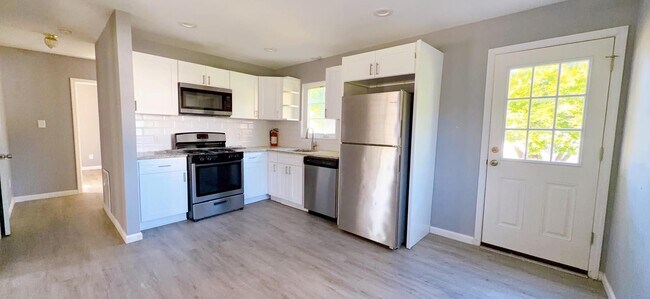 Building Photo - 601 Uhler Ave