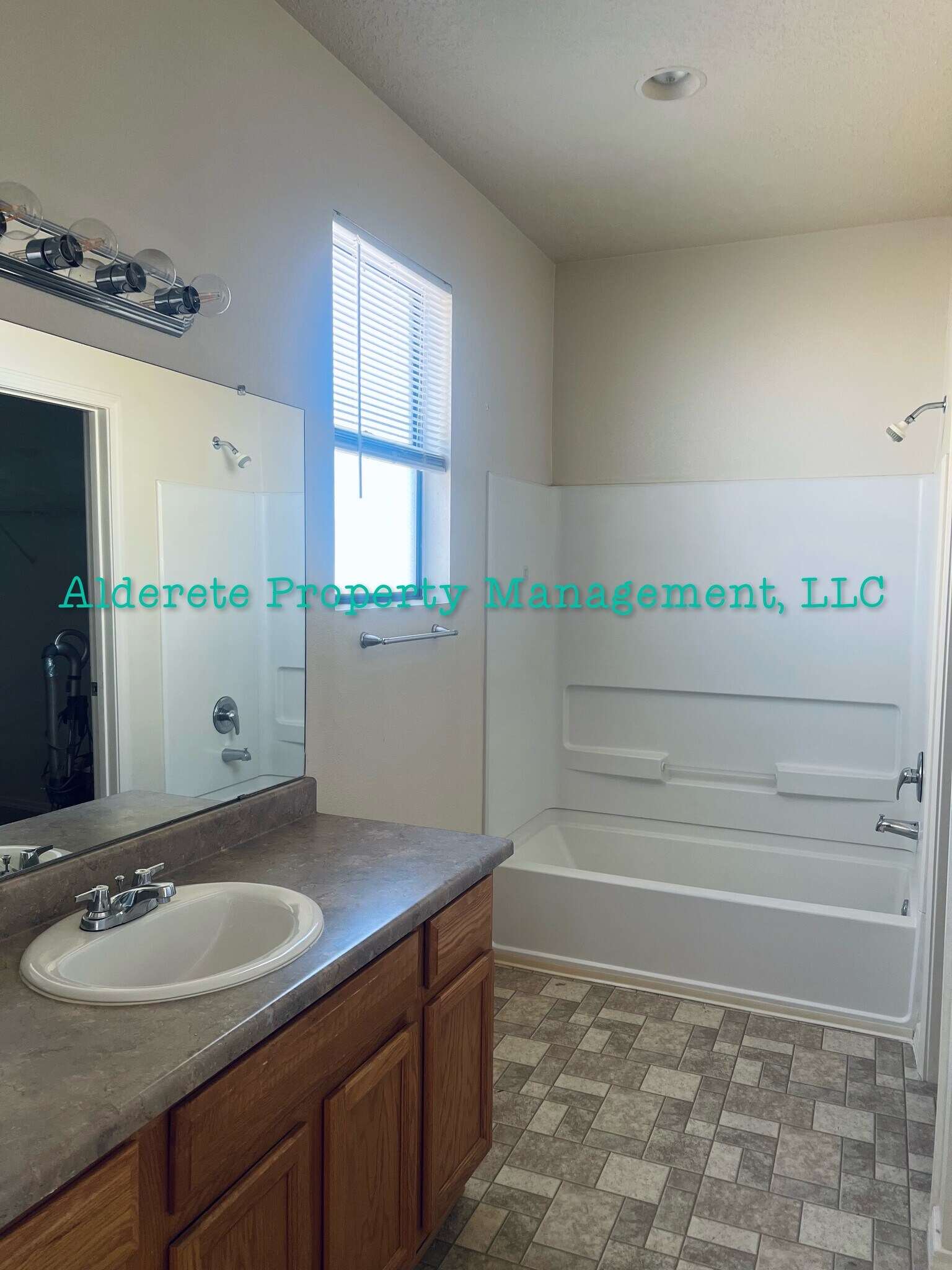 Building Photo - 4217 Ridgeway Ct