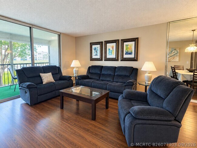 Building Photo - 6675 S Oriole Blvd
