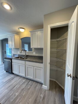 Building Photo - Spacious 3BR+ with fully fenced in backyard