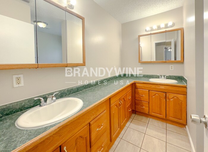 Building Photo - 10847 Bahia Dr