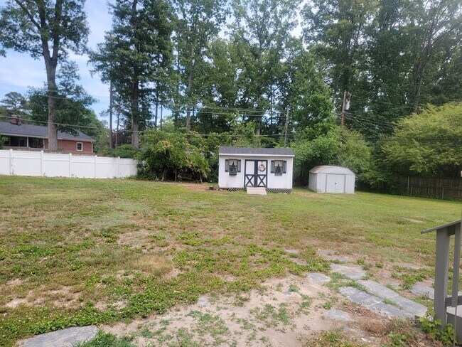 Building Photo - FOR RENT – Updated 3 Bedroom Brick Rancher in a Fantastic Location!