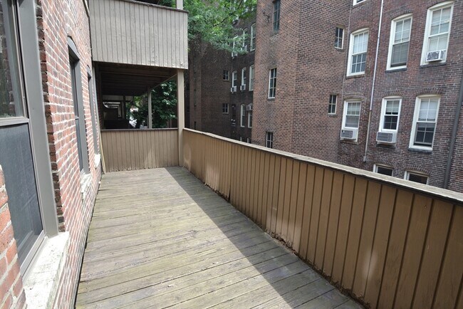 Building Photo - 67 St Germain St
