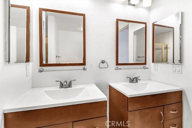 Building Photo - 10650 Kinnard Ave