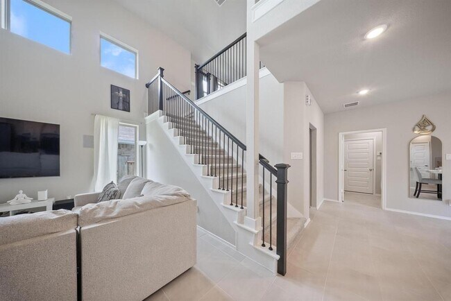 Building Photo - 8919 Oak Ivy Ln