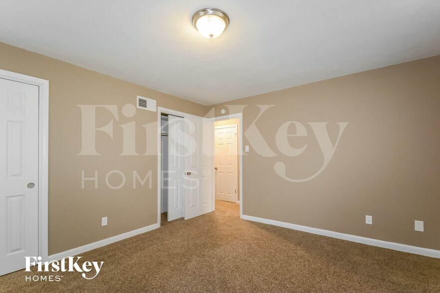 Building Photo - 10220 Capitol Dr