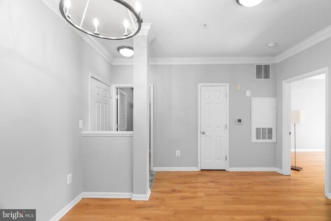 Building Photo - 4852 Eisenhower Ave