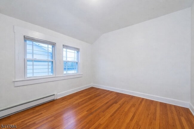 Building Photo - 154 Roseland Ave