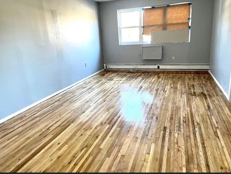 Building Photo - 1772 Hammersley Ave