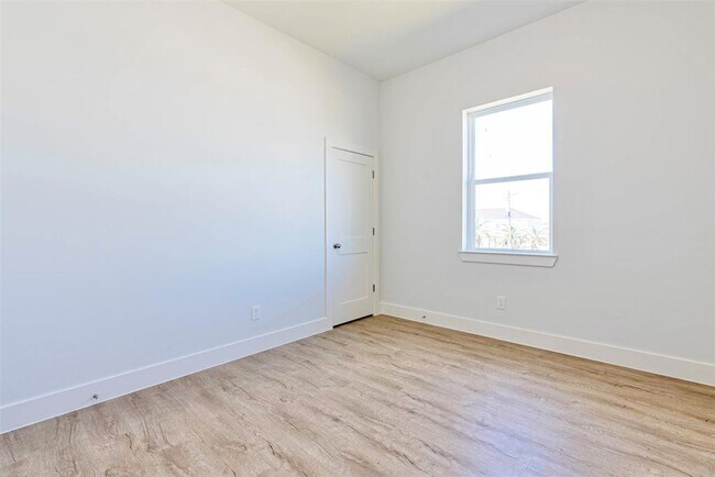 Building Photo - 4206 Mason Dr