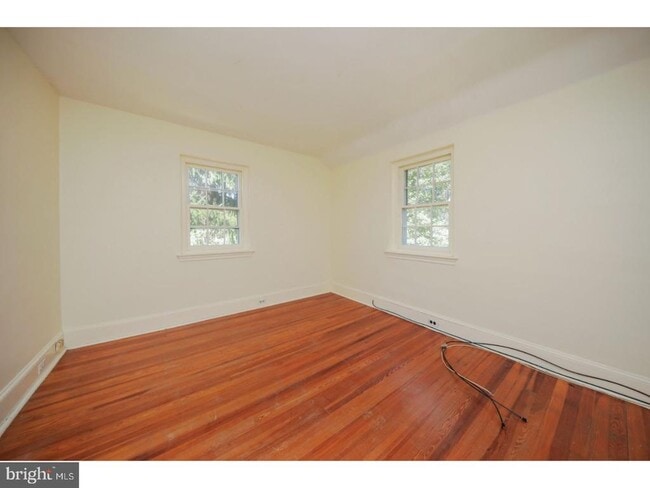 Building Photo - 17 E Willow Grove Ave