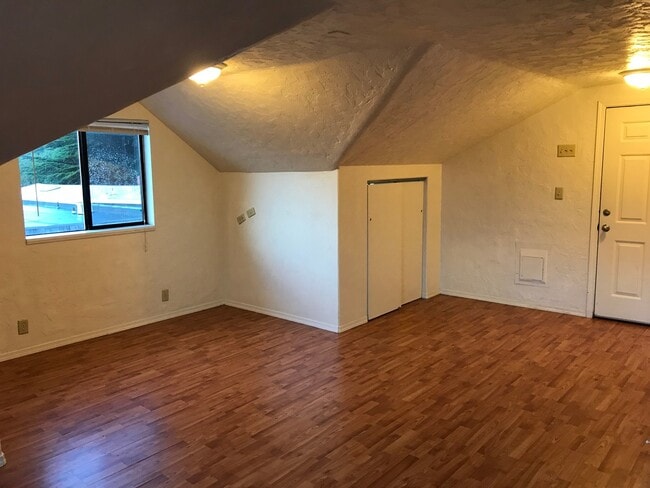 Building Photo - 430 D St