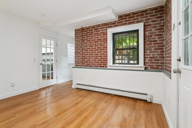 Building Photo - 110 Summit Ave