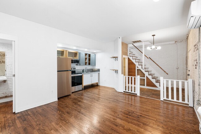 Building Photo - 116 Turner St