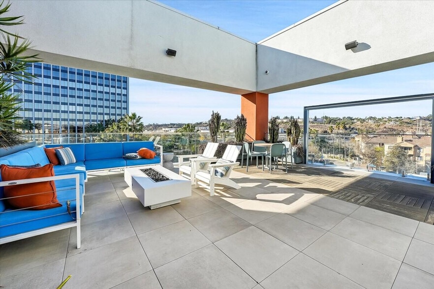 Building Photo - 593 Camino De La Reina